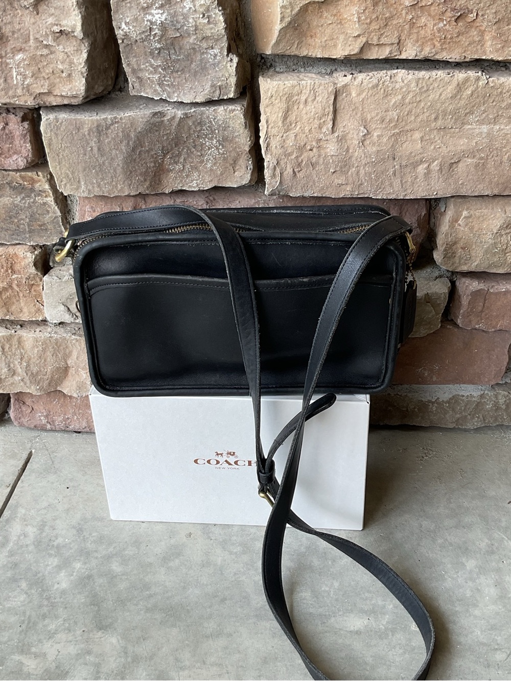 Vintage Coach Black Leather Swingpack 9974 Multi-Compartment Bag